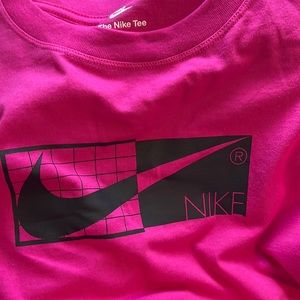 The Nike Tee Women’s T-Shirt Hot Active Pink Medium NWT